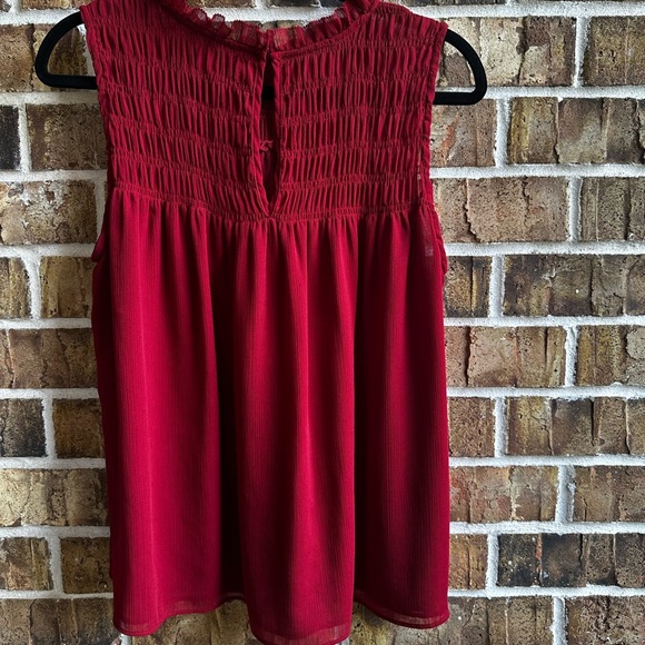 Banana Republic Sleeveless Burgundy Blouse - Picture 4 of 8
